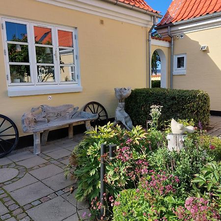 Toftegarden Guesthouse - Apartments & Rooms Skagen Esterno foto